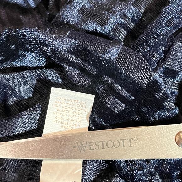 LC Lauren Conrad Runway Blouse Womens Medium Navy Blue Plaid‎ Sheer Bell Sleeve - Picture 8 of 10